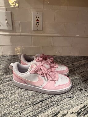 Youth Nike Court Borough Low Recraft White/Pink  DV5456‑105 Size 6.5/Women’s 8
